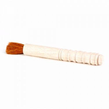 Кисточка с резной деревянной ручкой